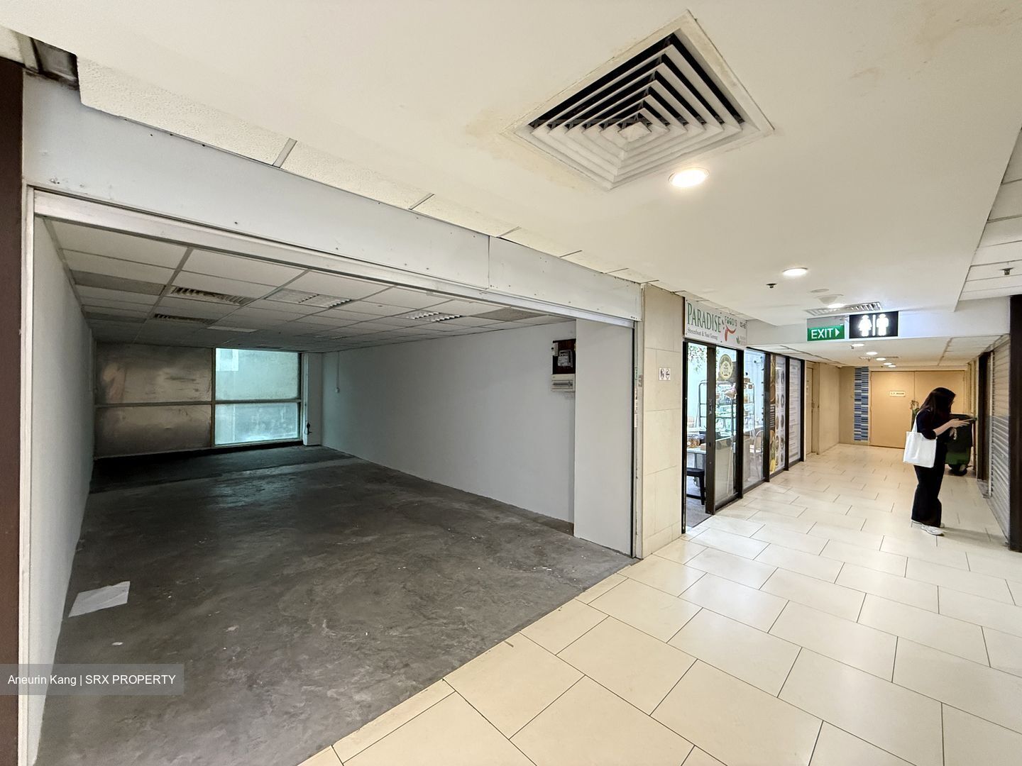 Lucky Plaza (D9), Retail #576204181